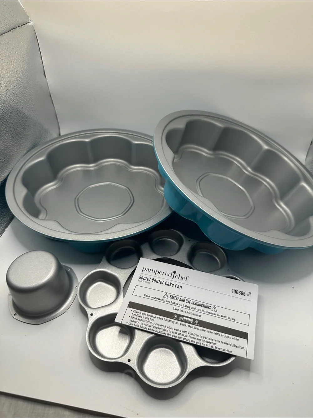 Pampered Chef Blue and Silver Secret Center Cake Pan Set